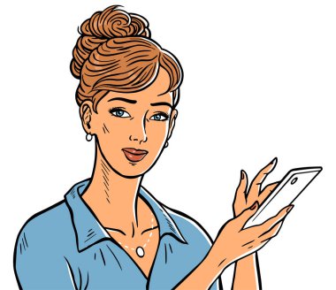 Kadın garson elinde iştah açıcı bir pizza tutuyor.