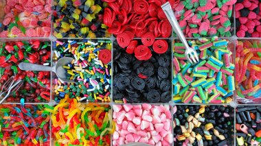 Piyasadaki renkli ve tatlı sakızların renkli arka planı