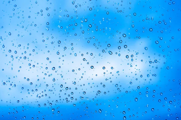 Araba Camı Gökyüzüne Yağmur Damlaları Düşer — Stok fotoğraf