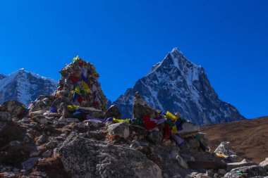 Everest Merkez Kampı ve Amadablam Solukhumbu, Nepal Himalayalarında Trek çekiyorlar.