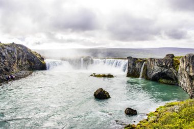 Doğu İzlanda 'da Güzel Şelaleler Godafoss Şelalesi ve Uçurum