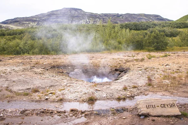 Voolcano Strokkur Και Geysir Γεωθερμική Περιοχή Στην Ισλανδία — Φωτογραφία Αρχείου