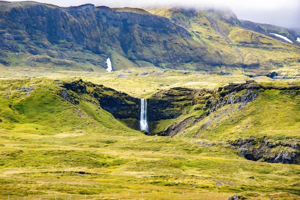 Paisagem Verde Bonita Grundarfjrur Iceland Verão Agosto Com Cachoeiras Vale — Fotografia de Stock