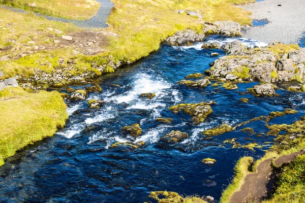 Kirkjufellsfoss Зустрічався Північним Атлантичним Океаном Влітку — стокове фото