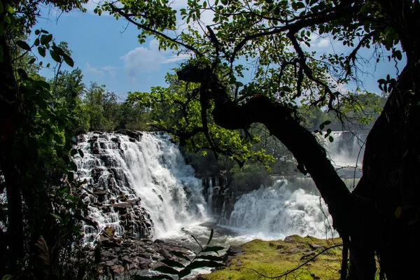 非洲北部扎比亚省美丽的瀑布卡布洛姆瀑布 — 图库照片