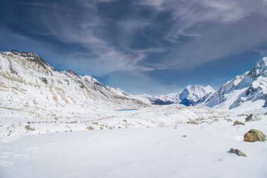 Himalayalar, Nepal 'deki Manaslu Geçidi' nin Güzel Karlı Dağları manzarası