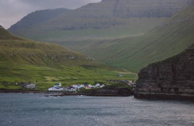 Faroe Adaları, küçük adalar, deniz feneri ve Atlantik Okyanusu Viking Vadisi 'ndeki yarımadalar.