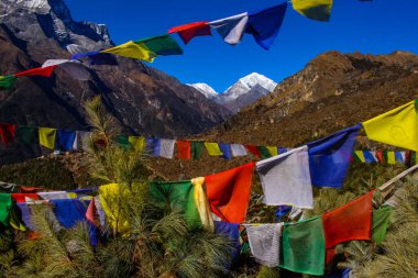 Everest Merkez Kampı ve Amadablam Solukhumbu, Nepal Himalayalarında Trek çekiyorlar.