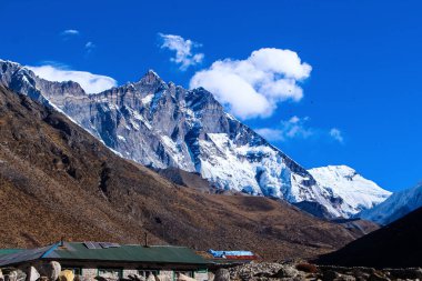 Everest Merkez Kampı ve Amadablam Solukhumbu, Nepal Himalayalarında Trek çekiyorlar.