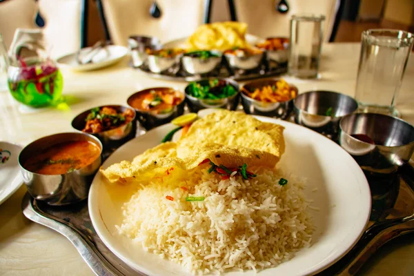 尼泊尔Daal Bhaat Tarkari饭和蔬菜套餐 — 图库照片