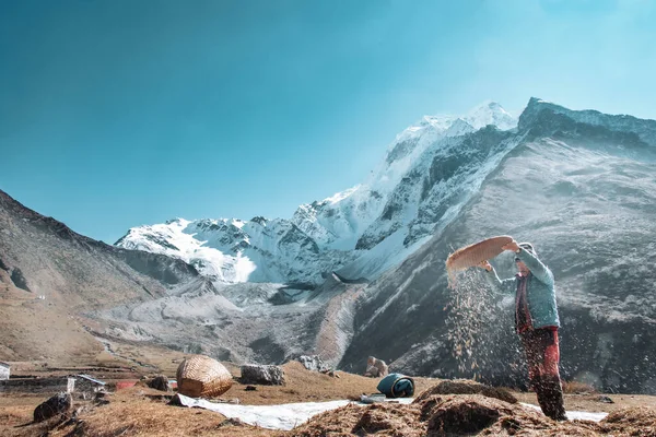 Stock image Chulu mountain in samdo village of manaslu region lying in nepal and tibet