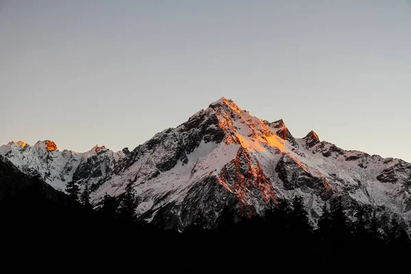 尼泊尔达舒拉喜马拉雅山尼泊尔Api基地的Trek营地日落 — 图库照片