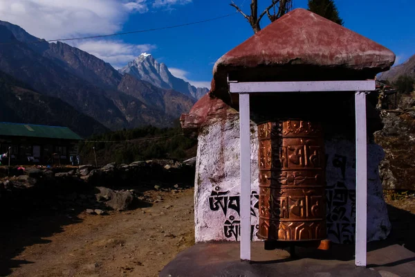 尼泊尔Solukhumbu喜马拉雅山的珠穆朗玛峰大本营和Amadablam Trekking — 图库照片
