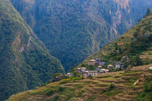 ヒマラヤの丘の村のコミュニティネパール ダルキュラ ネパール ビレッジ ツーリズム フォー トレッキング ベース キャンプ Api — ストック写真