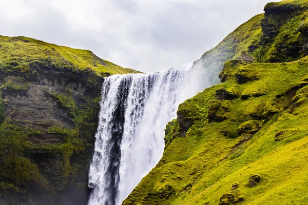 冰岛的Skogafoss瀑布 黄金环路之旅 — 图库照片
