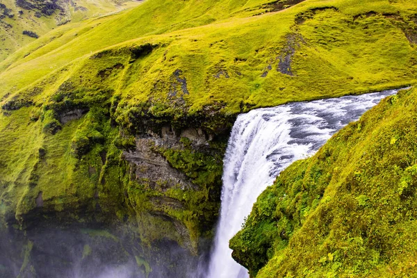 ゴールデンサークルルートツアー中に見たアイスランドのスコガフォス滝 — ストック写真