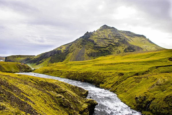 Rio Skogar Islândia Que Cria Cachoeiras Skogafoss — Fotografia de Stock
