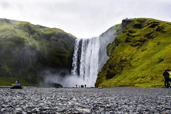 冰岛的Skogafoss瀑布 黄金环路之旅 — 图库照片