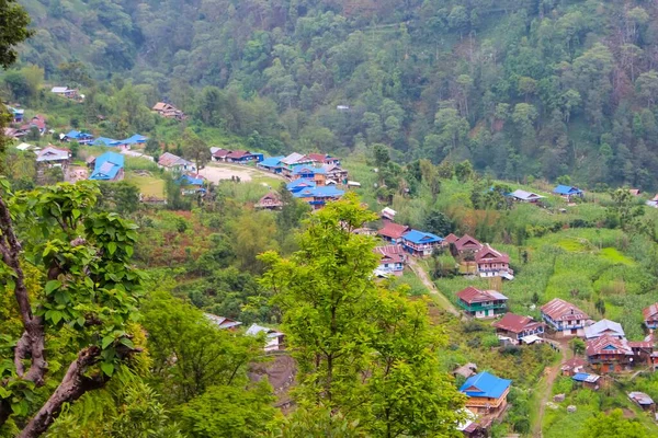 前往尼泊尔Kanchenjunga基地营地途中的Khewang Taplejung村 — 图库照片