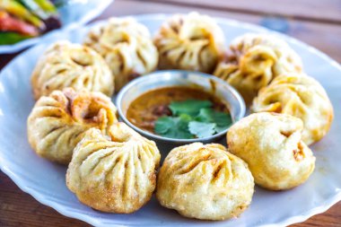 Nepali Style Tibet Buharda kızartılmış Momo Dumpling jhol momo