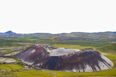 Grabrok Volkanik Krateri Yeşil Yosun ile aktif olmayan volkan İzlanda