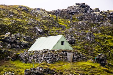 Landmannalauger, İzlanda 'daki Fjallabak Doğa Koruma Alanındaki Küçük Ev