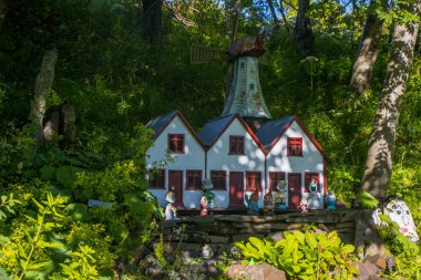 Stvarfjrur, İzlanda - 13 Ağustos 2022: Petra Stone Koleksiyonu 'nda Güzel Nadir Taş ve Mücevher Koleksiyonu ve diğer mücevherler