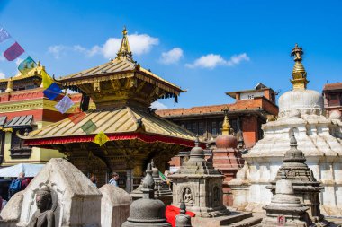 Katmandu, Nepal - 2 Nisan 2023: UNESCO Dünya Mirasları Alanı Swayambhunath Budistler Maymun Tapınağı ve Hindular Kathmandu Nepal 'de