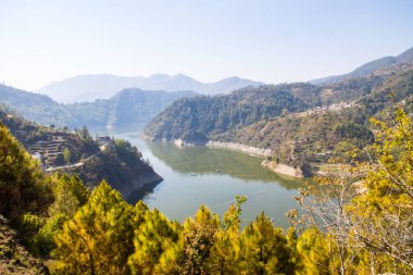Makawanpur, Nepal 'deki Kulekhani Indrasarovar Gölü Güzel Nepal Gölü