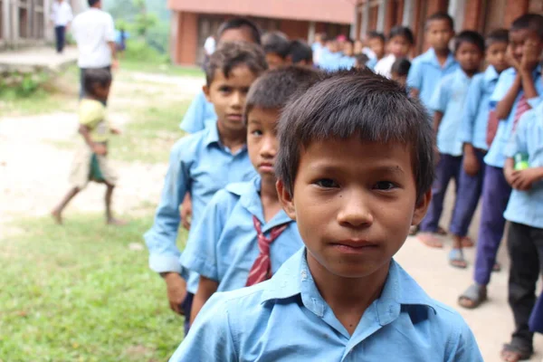 Himalaya Dağları 'ndaki Nepal Okul Çocukları, Nepal Okul Öğrencileri