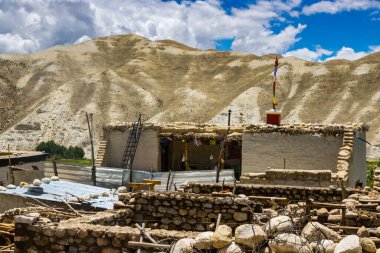 Lo Manthang 'daki Chosar Vadisi' nin Çöl Dağları manzarası, Nepal 'in Yukarı Mustang' i