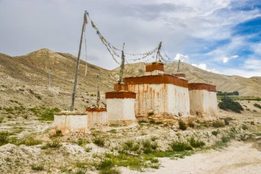 Lo Manthang 'daki Chosar Vadisi' nin Çöl Dağları manzarası, Nepal 'in Yukarı Mustang' i