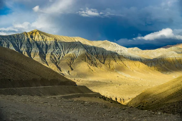 Belo Pôr Sol Deserto Mustang Superior Influenciado Tibetano Nos Himalayas — Fotografia de Stock
