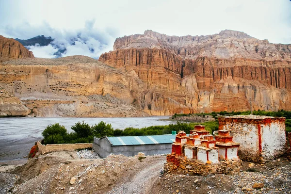チベットの仏教徒ゴンパ ガムバはネパールのアッパー マスタングに影響を与えた — ストック写真