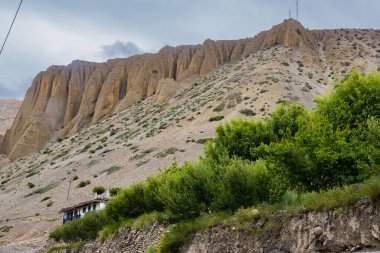 Güzel Chhusang namı diğer Chuksang Köyü Yukarı Himalaya Dağları Mustang 'inde.