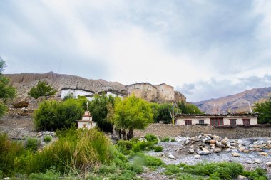 Güzel Chhusang namı diğer Chuksang Köyü Yukarı Himalaya Dağları Mustang 'inde.