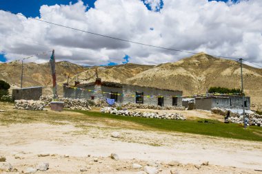 Nepal 'deki Lo Manthang of Upper Mustang' de çöl manzaralı güzel Chhoser Köyü