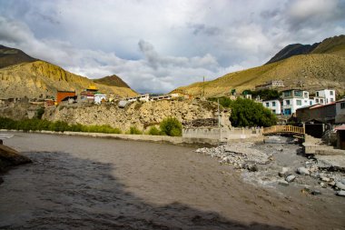 Yukarı Mustang, Nepal 'deki Kaligandaki Nehri kıyısındaki güzel Kagbeni Köyü