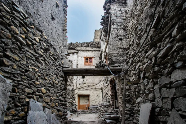 Taş Anıtlar, Manastırlar, Nepal Mustang 'inde Çamur Evleri olan Eski Duvarlı Şehir Kagbeni