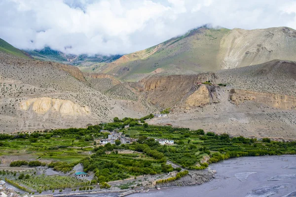 Красивая Деревня Кагбени Берегу Реки Калигандаки Верхнем Мустанге Непал — стоковое фото