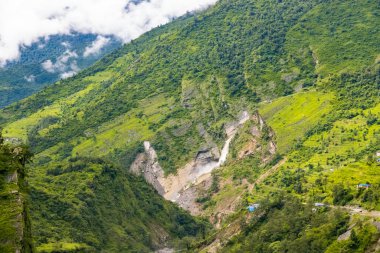 Nepal 'in Myagdi şehrinde muson yağmurları sırasında Rupse jharana namı diğer Rupse Water Falls