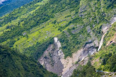 Nepal 'in Myagdi şehrinde muson yağmurları sırasında Rupse jharana namı diğer Rupse Water Falls