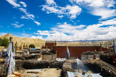 Yukarı Mustang, Nepal 'de Geleneksel Ev ve Manastırlarla Lo Manthang' ın İnanılmaz Çatı Manzarası