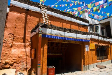 Lo Manthang - 23 Temmuz 2023: Nepal 'deki Lo Manthang' daki Yüzyıllık Eski Thubchen Lhakang Manastırı