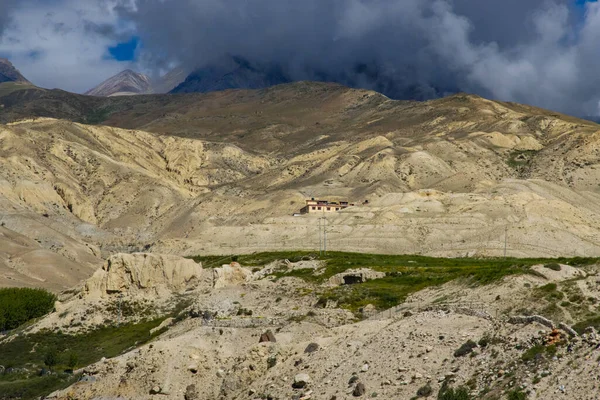 Paesaggio Desertico Della Mustang Superiore Monastero Namgyal Lontananza — Foto Stock