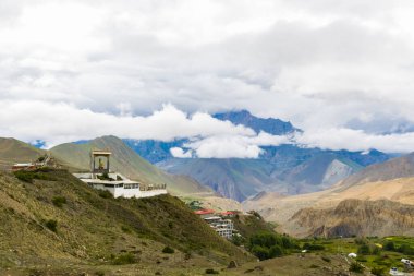 Yukarı Mustang, Nepal 'deki Muktinath Köyü' ne bakan Siddhartha Gautam Buda Heykeli