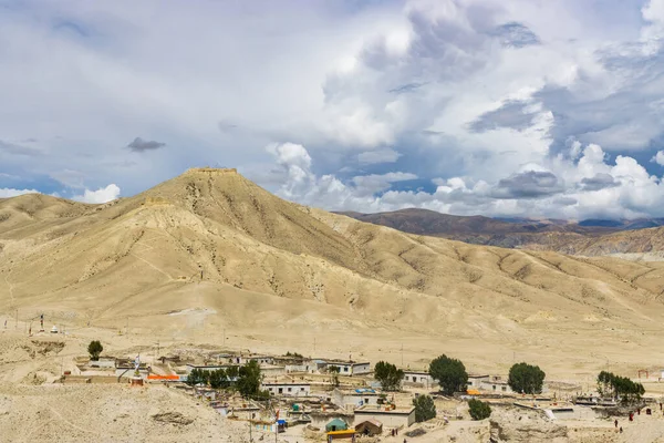Krajina Pohled Království Manthang Zelenou Tibetskou Pouští Pozadí Mustangu Nepálu — Stock fotografie