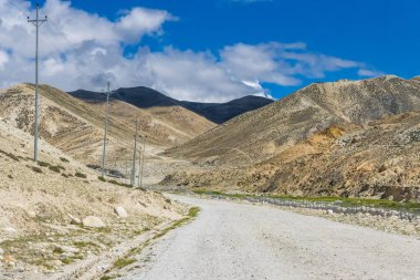 Kara Bulutlar HImalayan Dağları ve Korala Sınırı yolu Tibet Çin ile Yukarı Mustang, Nepal