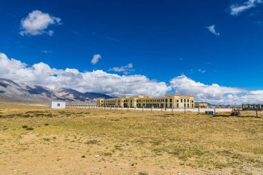 Kara Bulutlar HImalayan Dağları ve Korala Sınırı yolu Tibet Çin ile Yukarı Mustang, Nepal