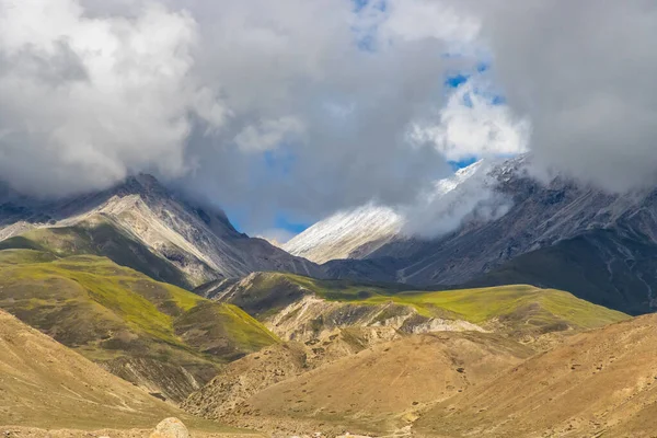 Nubes Oscuras Montañas Himalayas Camino Frontera Korala Entre Tíbet China —  Fotos de Stock